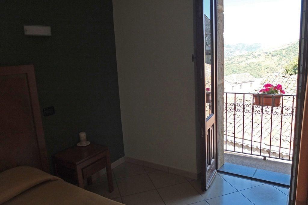 Hotel Federico II Castiglione De Sicilia Bagian luar foto