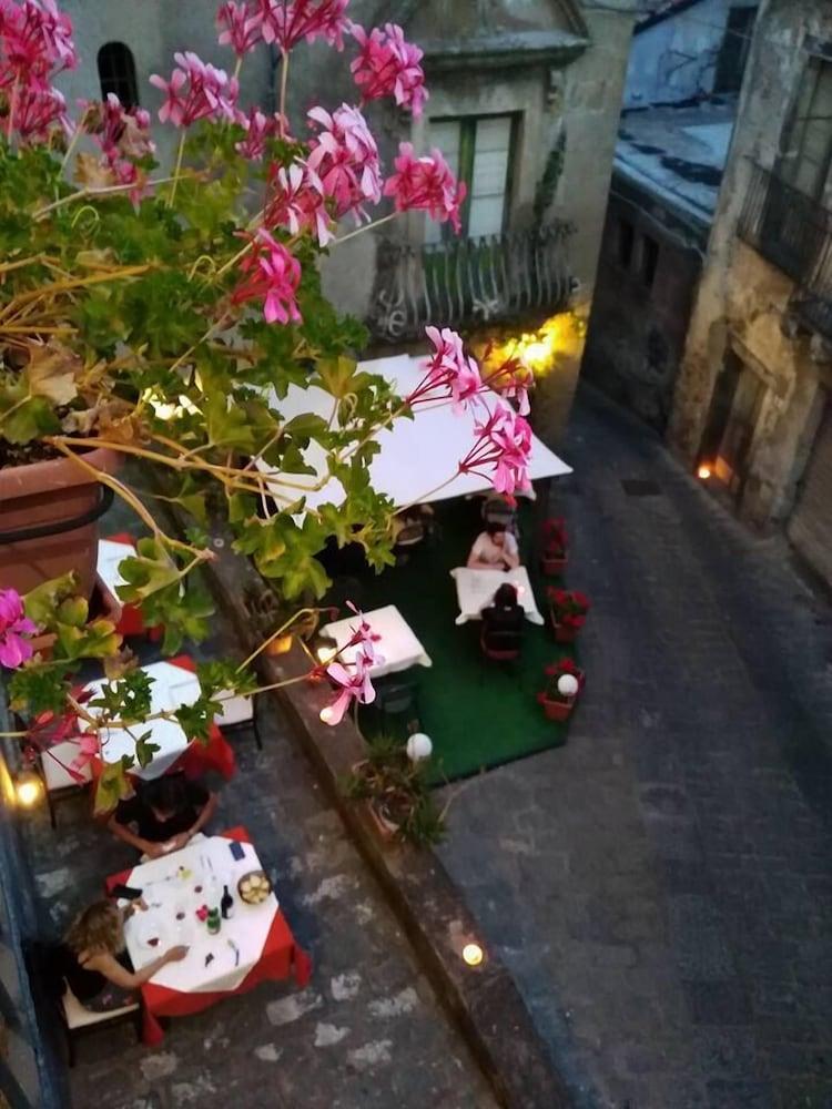 Hotel Federico II Castiglione De Sicilia Bagian luar foto